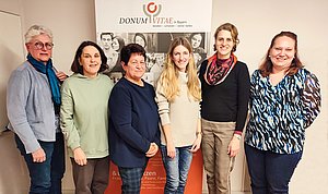 Bildunterschrift:  Bild von donum-vitae Mühldorf Die neue Vorstandschaft: Ilse Preisinger.-Sontag, Kassenprüferin, Claudia Hausberger Bevollmächtigte, Agatha Langstein, Stellvertreterin, Andrea Speckbacher, Schatzmeisterin, Sophie Sontag-Lohmayer, Vorsitzende und Veronika Mück, Schriftführerin Bild v. donum vitae Mühldorf